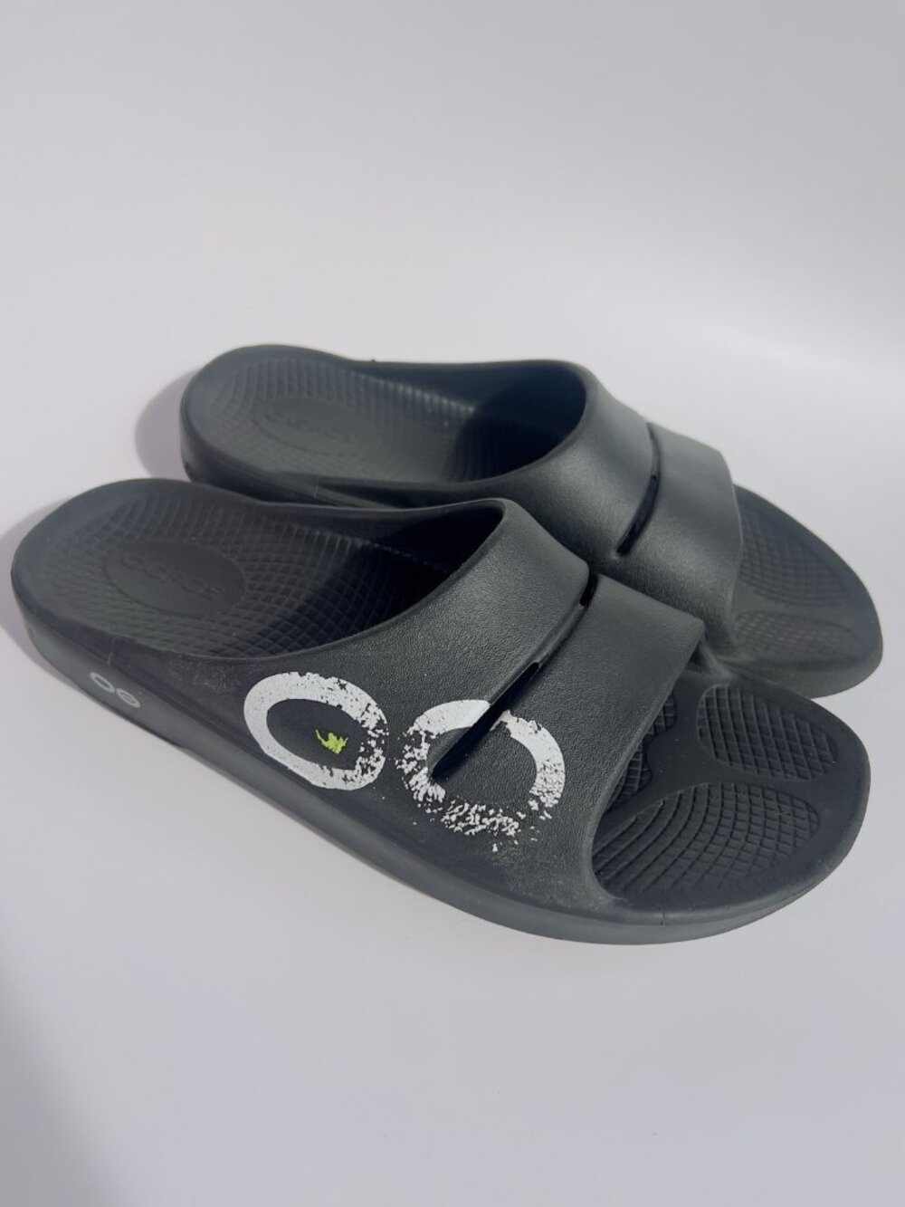 OOFOS OOahh Sport Recovery Slide Black Logo Sandals Women’s 8 / Men’s 6 Comfort - Picture 4 of 7